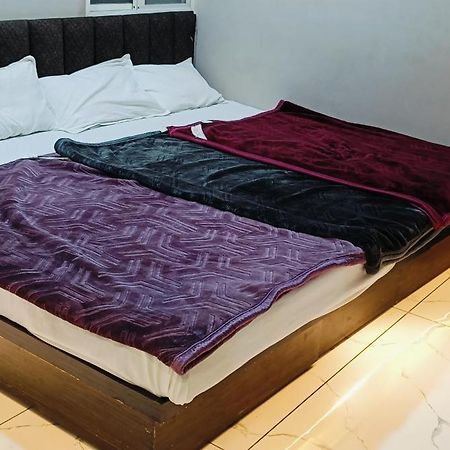 Hotel Rainbow 乌贾因 外观 照片