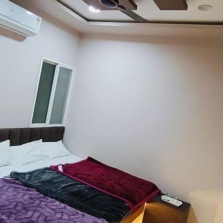 Hotel Rainbow 乌贾因 外观 照片