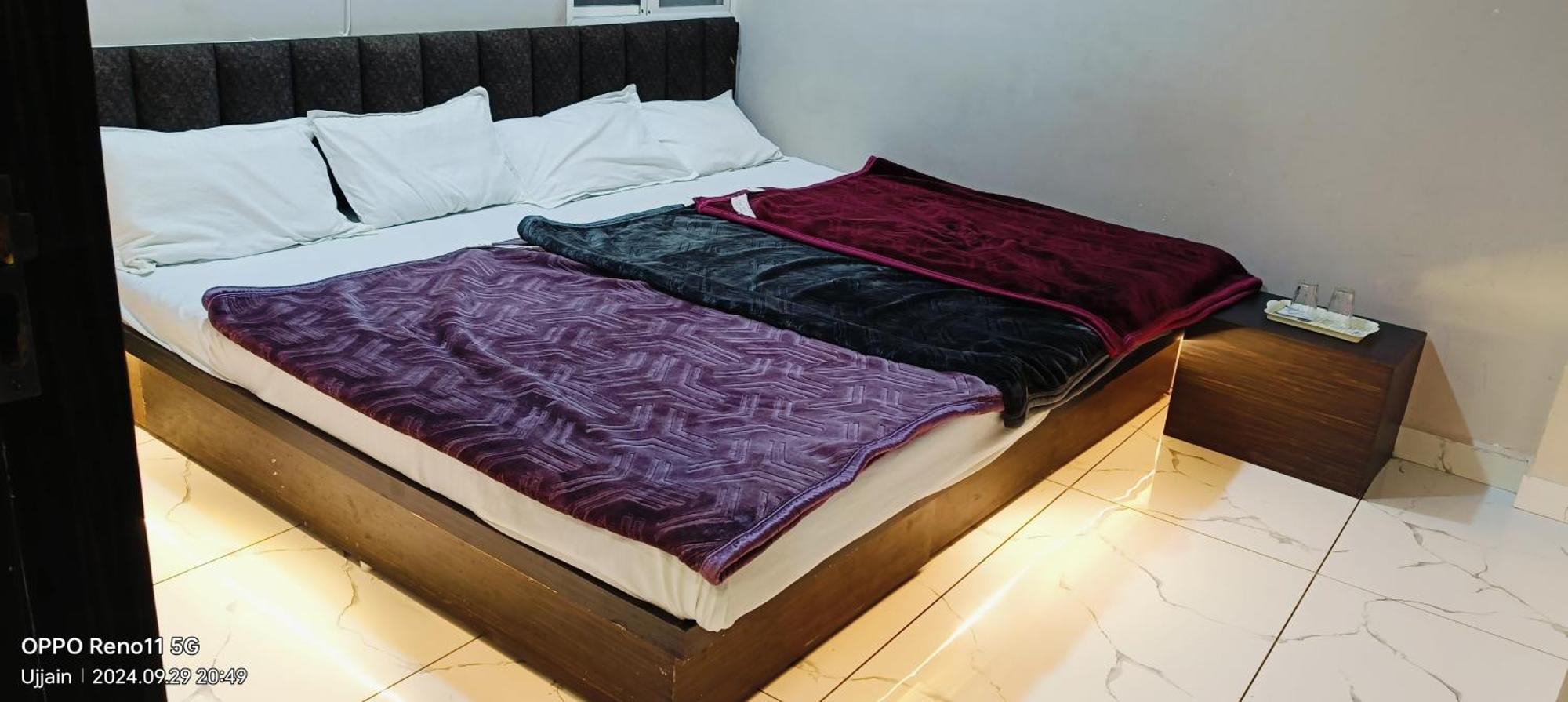 Hotel Rainbow 乌贾因 外观 照片